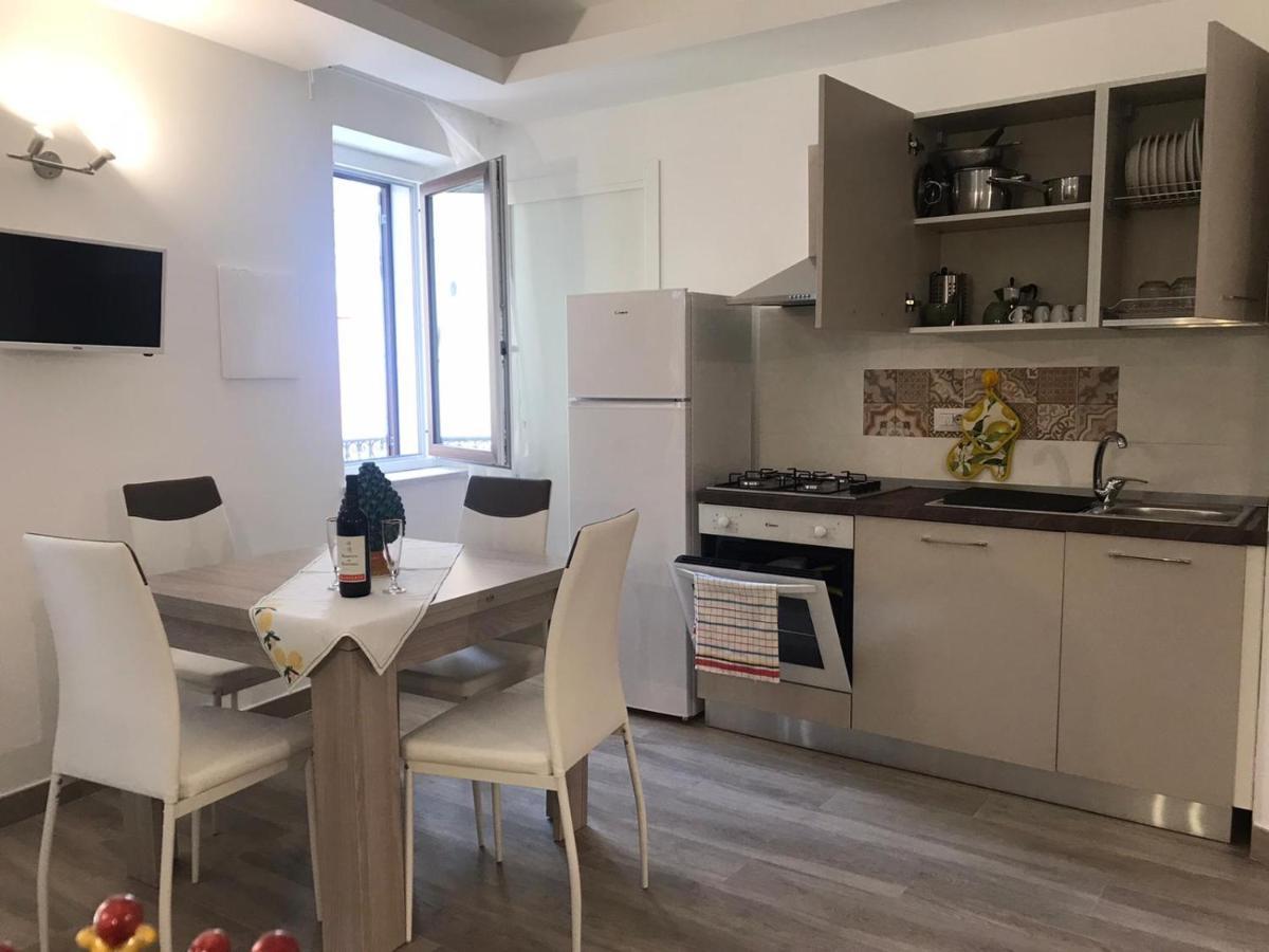Casa Vacanza Cundari Кастельмола Екстер'єр фото